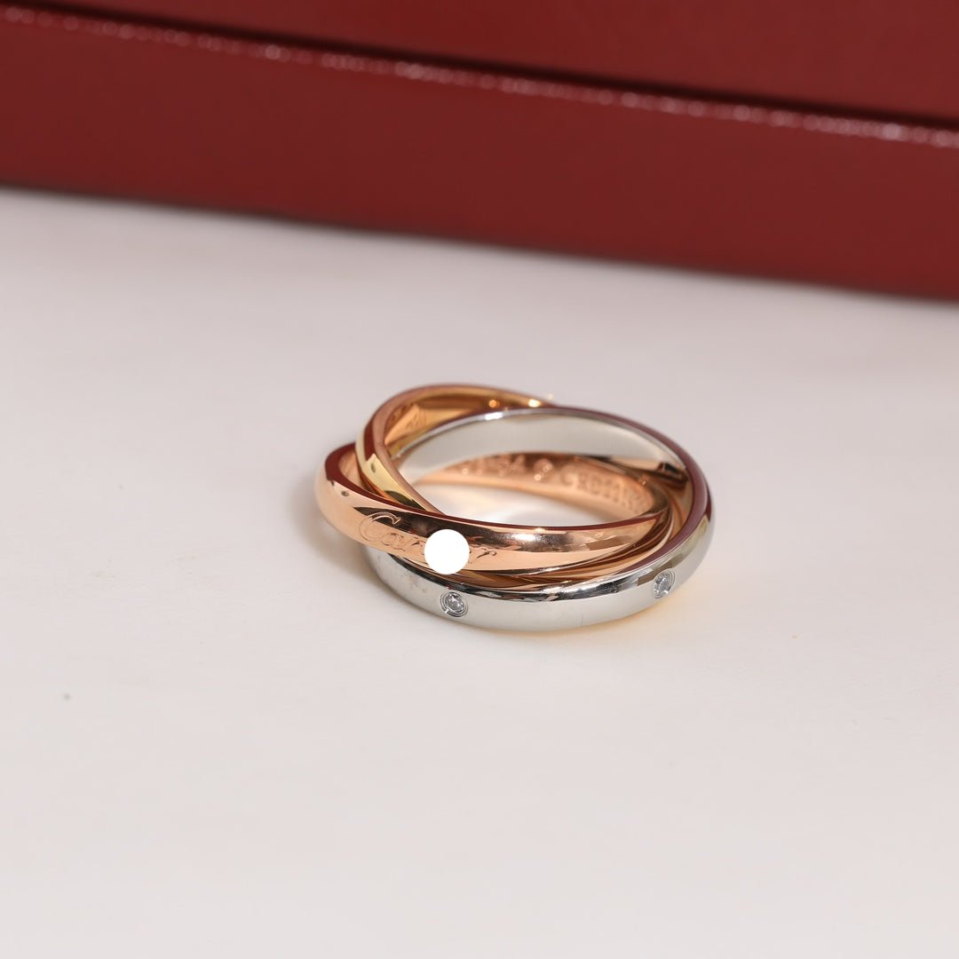 18K Trinity Five Diamonds Ring